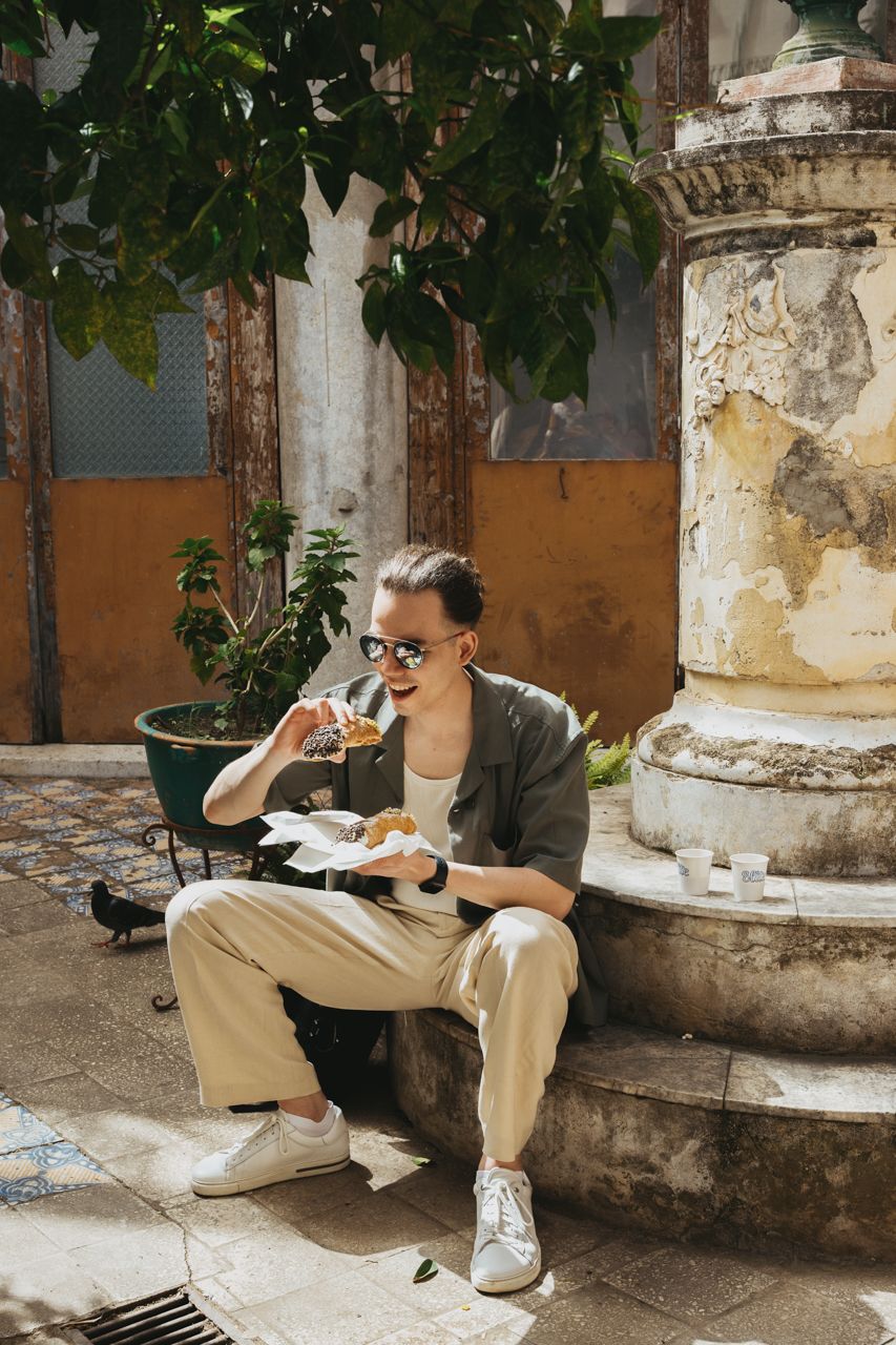 Men eating a caneloni at Santa Caterina Monastery