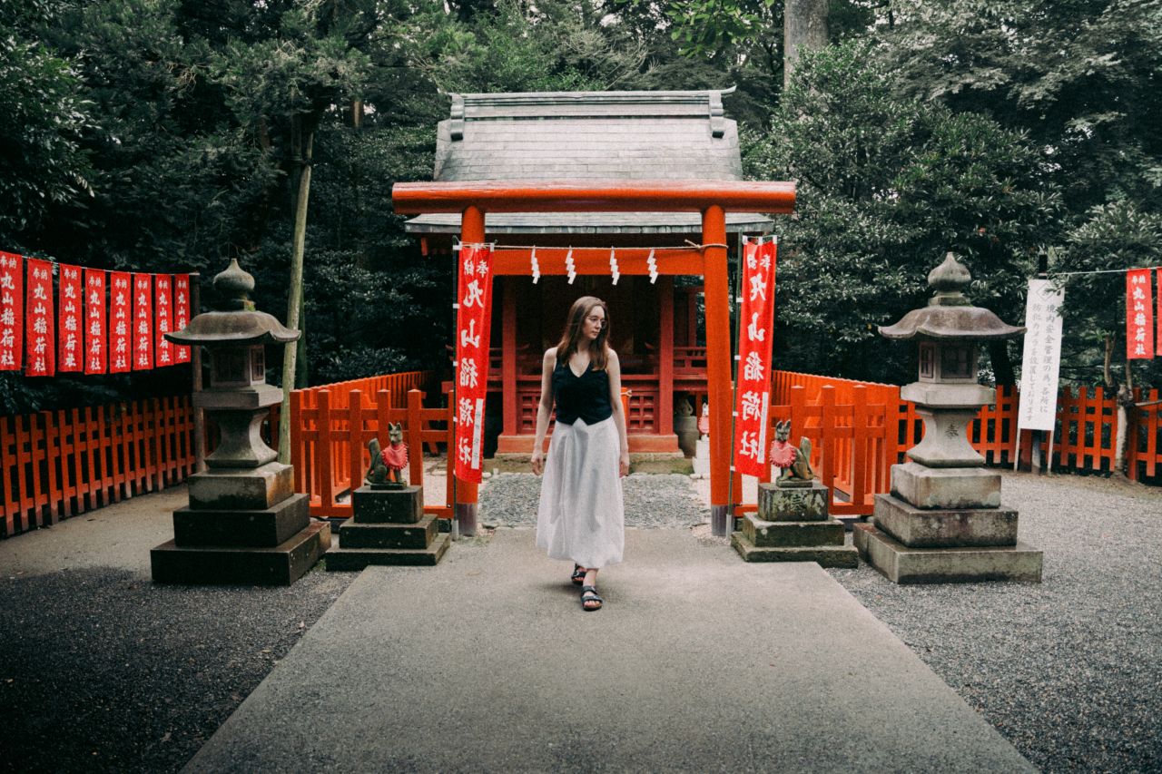 Woman standing in front of the tori gate at Tsurugaoka Hachimangu, Kamakura.
