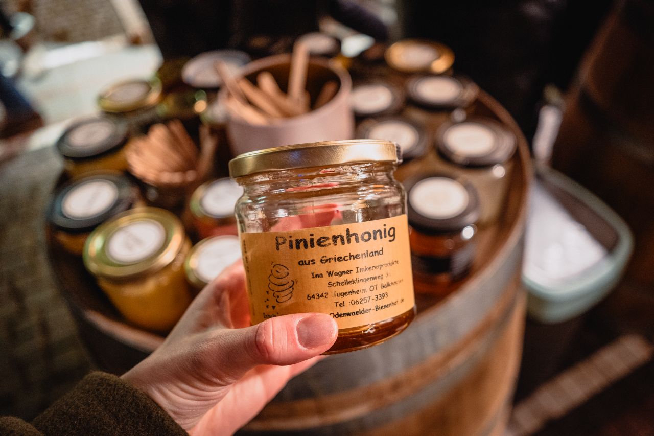 Honey tasting at Wagner Imkerei at Hauptwache.