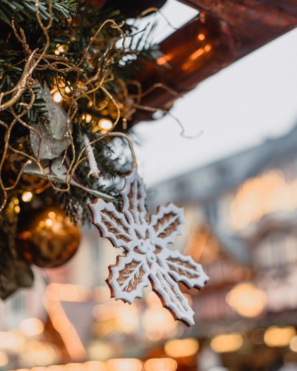 Snowflake ornament at Römerberg Christmas Market.